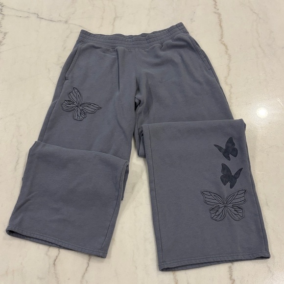 Hollister Feel Good Butterfly Graphic Baggy Sweatpants Grey Blue NWT Small long - Picture 5 of 10
